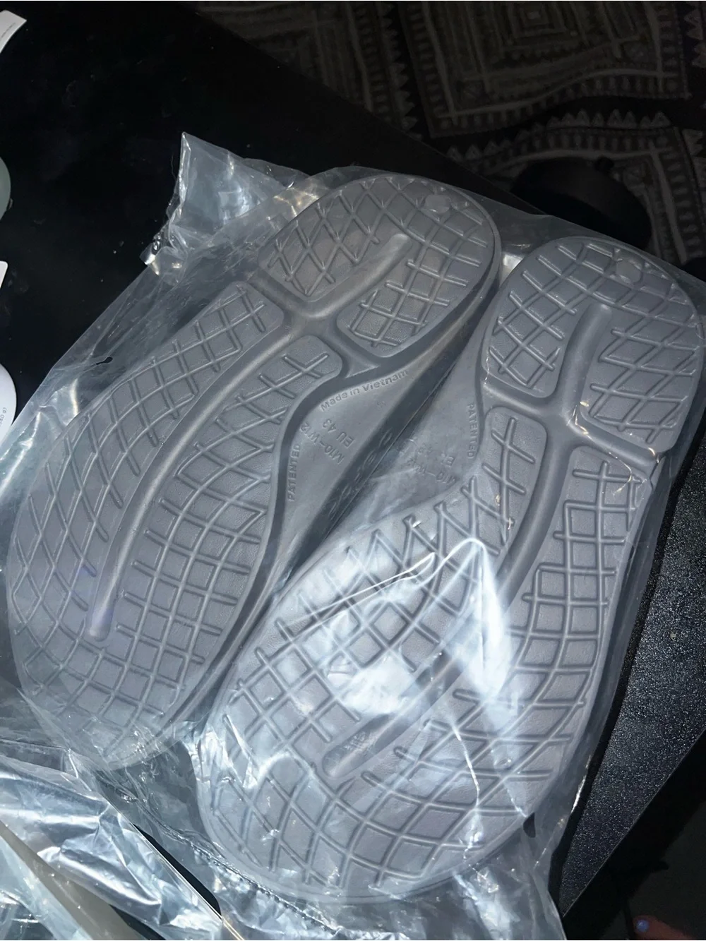 OOFOS Silver Gray Foam Flip Flops - Picture 3 of 5